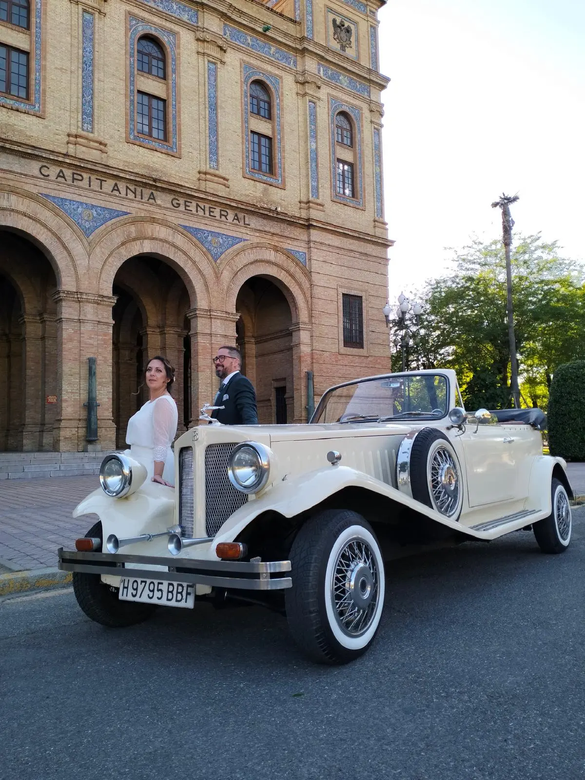 Foto de boda de María y Alberto - Clientes satisfechos de HispalClasicos
