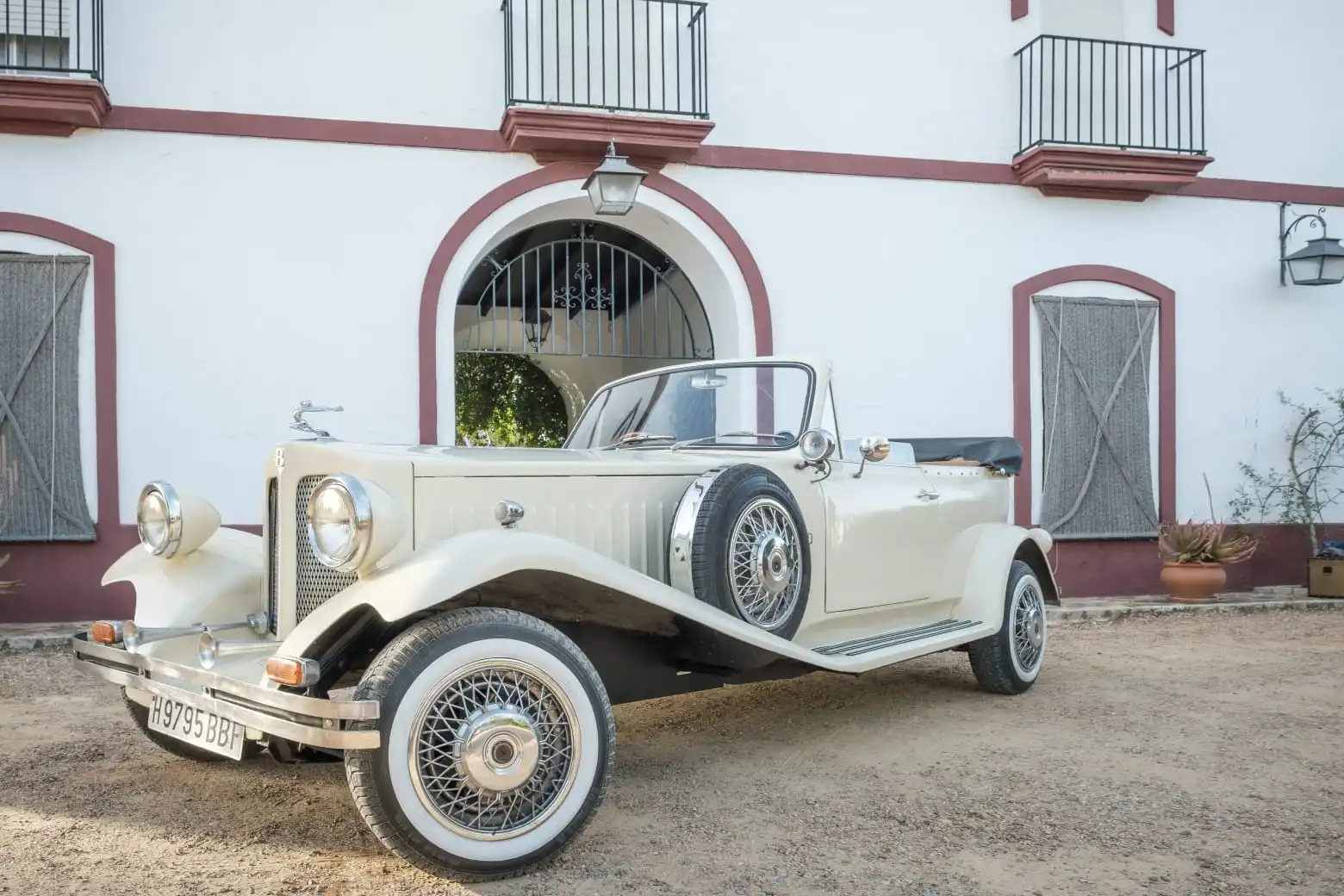 Beauford Años 80 (réplica de 1930) - Coche clásico para alquiler en bodas Sevilla - Imagen 2 de 6
