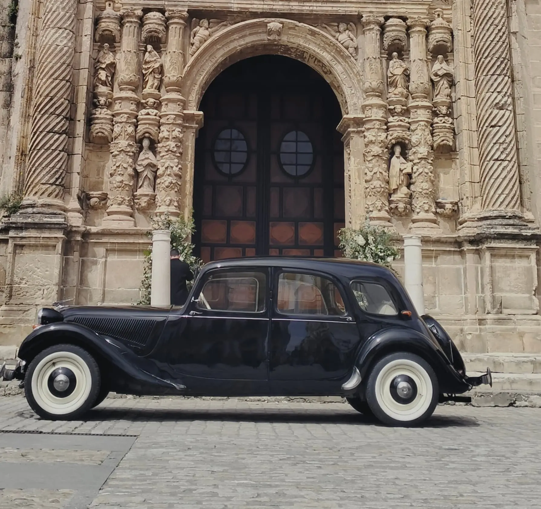 Citroën 11 6 ventanas 1949 - Coche clásico para alquiler en bodas Sevilla - Imagen 6 de 7