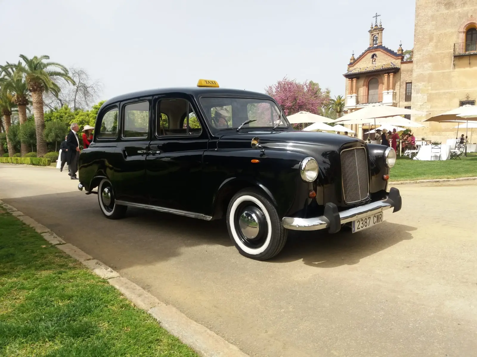 Austin FX4 (Taxi inglés) 1978 - Coche clásico para alquiler en bodas Sevilla - Imagen 2 de 7