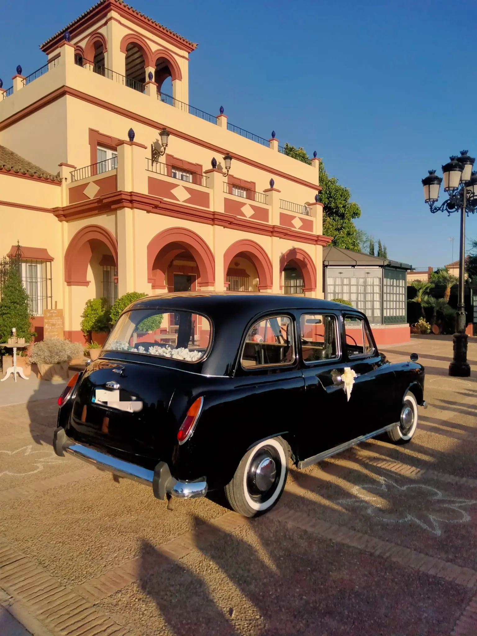 Austin FX4 (Taxi inglés) 1978 - Coche clásico para alquiler en bodas Sevilla - Imagen 6 de 7